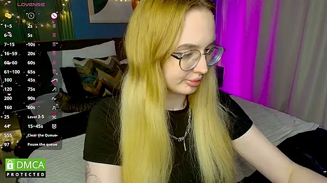 Snapshot of AdeLuna chatting on 05-25-26, 09:13 AdeLuna online show from 05-25-26, 09:13