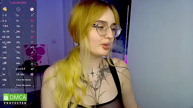 Snapshot of AdeLuna chatting on 06-04-26, 09:19 AdeLuna online show from 06-04-26, 09:19