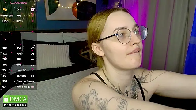 Snapshot of AdeLuna chatting on 05-26-26, 05:11 AdeLuna online show from 05-26-26, 05:11