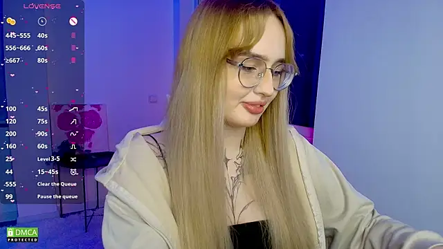 Snapshot of AdeLuna chatting on 04-24-26, 09:06 AdeLuna online show from 04-24-26, 09:06
