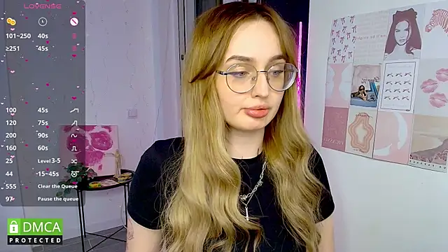 Snapshot of AdeLuna chatting on 06-11-26, 01:49 AdeLuna online show from 06-11-26, 01:49