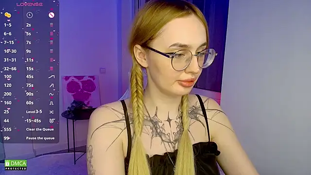 Snapshot of AdeLuna chatting on 04-29-26, 09:32 AdeLuna online show from 04-29-26, 09:32