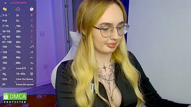 Snapshot of AdeLuna chatting on 05-28-26, 09:43 AdeLuna online show from 05-28-26, 09:43