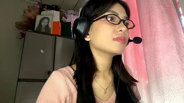 Snapshot of ConstancePorrini chatting on 02-19-26, 05:48 ConstancePorrini online show from 02-19-26, 05:48