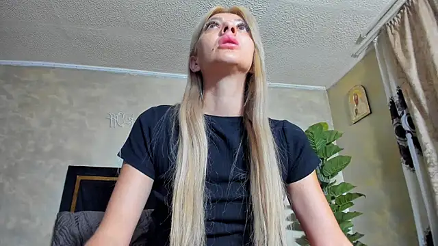 Snapshot of LannaQuinn chatting on 05-31-26, 03:12 LannaQuinn online show from 05-31-26, 03:12