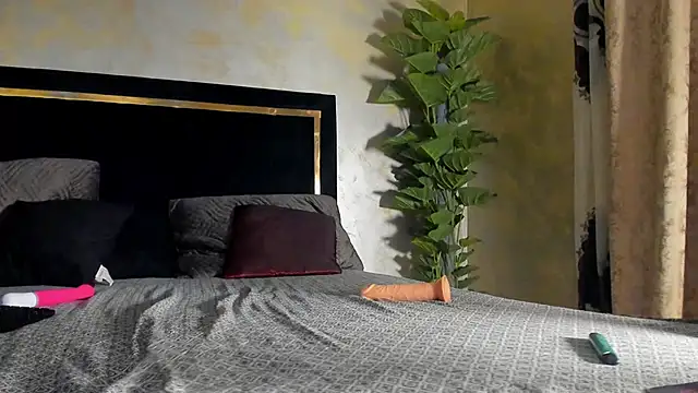 Snapshot of LannaQuinn chatting on 06-05-26, 06:52 LannaQuinn online show from 06-05-26, 06:52
