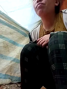 Snapshot of hot-luna- chatting on 02-17-26, 10:45 hot-luna- online show from 02-17-26, 10:45