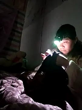 Snapshot of Bella-222 chatting on 03-08-26, 02:04 Bella-222 online show from 03-08-26, 02:04