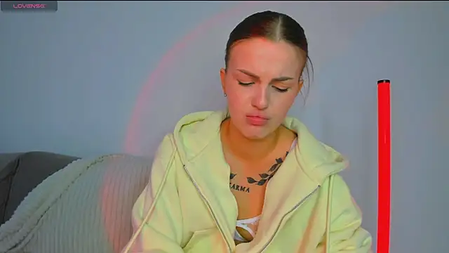 AkylinaGold online show from 05-27-26, 01:57
