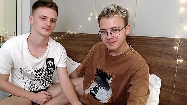 Snapshot of NikiKerryCum chatting on 02-14-26, 01:33 NikiKerryCum online show from 02-14-26, 01:33