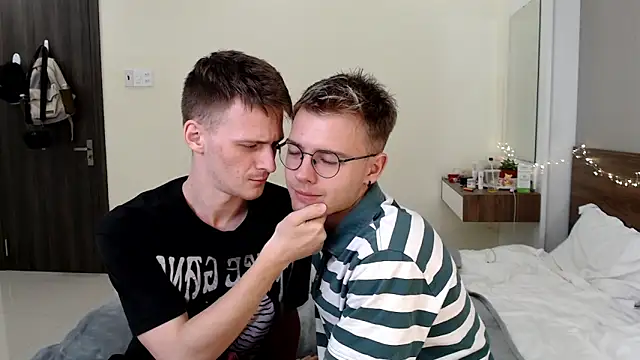 Snapshot of NikiKerryCum chatting on 03-20-26, 01:34 NikiKerryCum online show from 03-20-26, 01:34