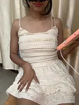 Snapshot of HEENA-STRIP chatting on 02-25-26, 10:04 HEENA-STRIP online show from 02-25-26, 10:04