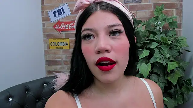 Snapshot of foxy_vera chatting on 04-25-26, 11:02 foxy vera online show from 04-25-26, 11:02