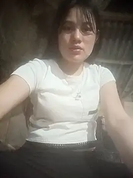 Snapshot of Momo-biki chatting on 05-05-26, 01:25 Momo-biki online show from 05-05-26, 01:25