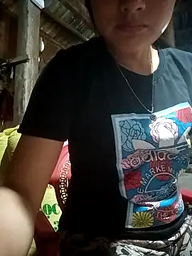 Snapshot of Momo-biki chatting on 07-18-26, 12:19 Momo-biki online show from 07-18-26, 12:19