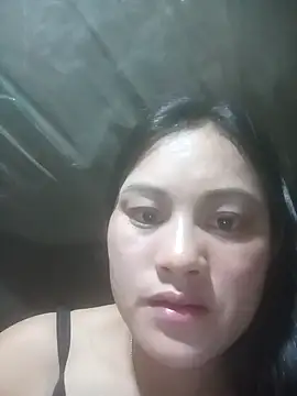 Snapshot of Momo-biki chatting on 05-08-26, 09:24 Momo-biki online show from 05-08-26, 09:24