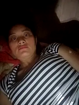 Snapshot of Momo-biki chatting on 07-25-26, 01:39 Momo-biki online show from 07-25-26, 01:39