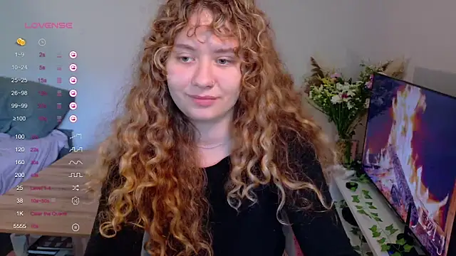 Snapshot of Milounee chatting on 05-19-26, 08:43 Milounee online show from 05-19-26, 08:43