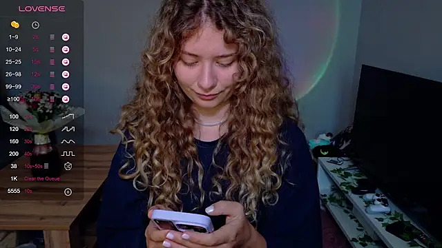 Snapshot of Milounee chatting on 07-20-26, 08:32 Milounee online show from 07-20-26, 08:32