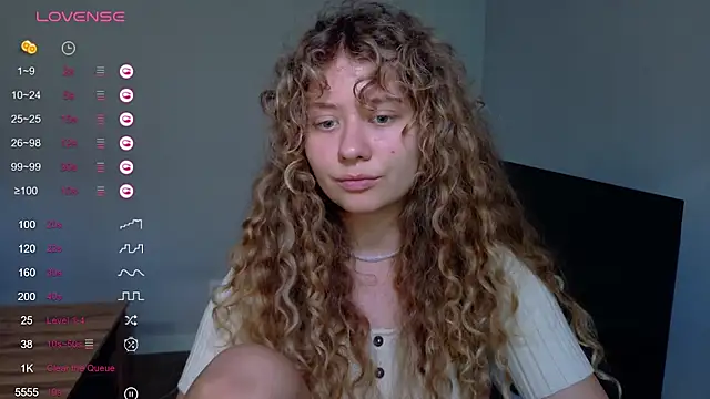 Snapshot of Milounee chatting on 07-10-26, 02:28 Milounee online show from 07-10-26, 02:28