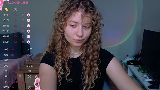 Snapshot of Milounee chatting on 07-05-26, 08:43 Milounee online show from 07-05-26, 08:43