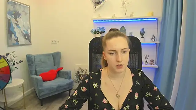 Snapshot of CaseyTerini chatting on 04-28-26, 11:25 CaseyTerini online show from 04-28-26, 11:25