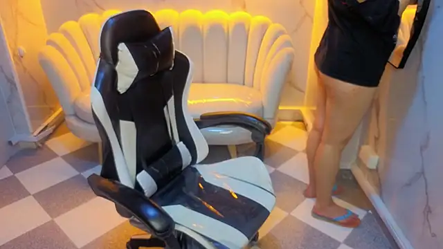 Valerie moon b online show from 03-18-26, 01:02