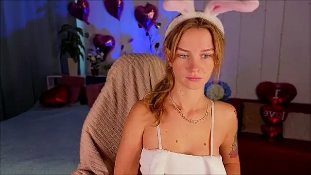 Snapshot of Crystal_Kris chatting on 02-15-26, 01:21 Crystal Kris online show from 02-15-26, 01:21