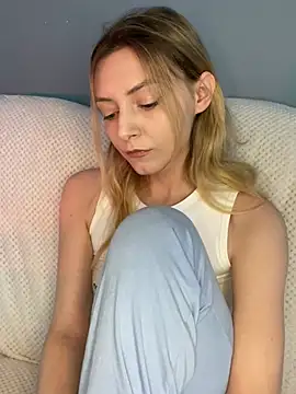 Leecey online show from 02-21-26, 06:48