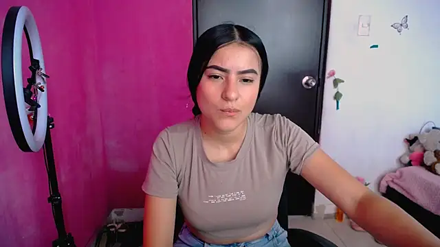 charlotte petit  online show from 04-11-26, 08:01