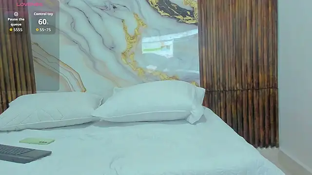 Snapshot of hot_love_story chatting on 03-01-26, 11:43 hot love story online show from 03-01-26, 11:43