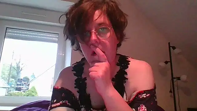 OIseauNoir88 online show from 04-12-26, 06:27