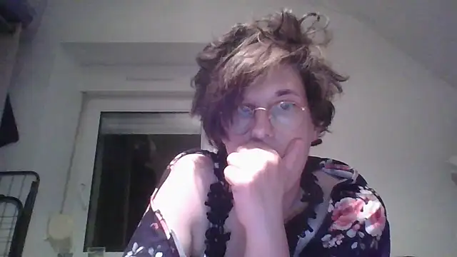 OIseauNoir88 online show from 04-12-26, 07:17