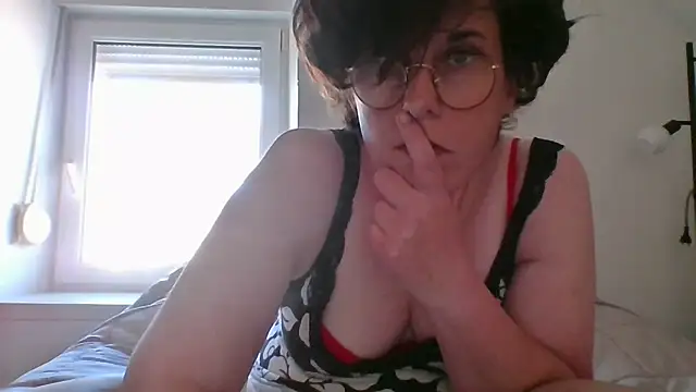 OIseauNoir88 online show from 04-19-26, 03:02