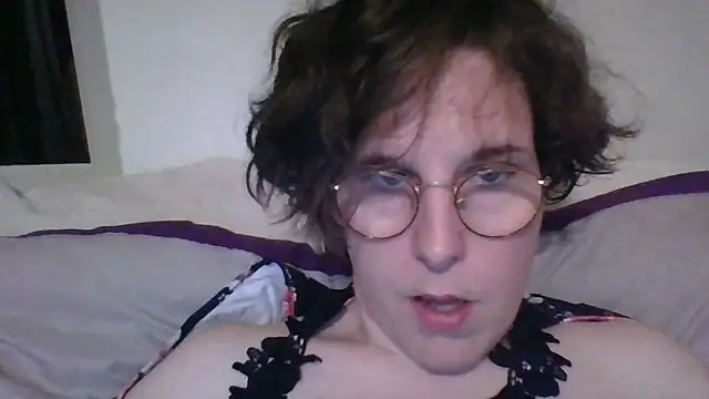 OIseauNoir88 online show from 04-22-26, 08:04