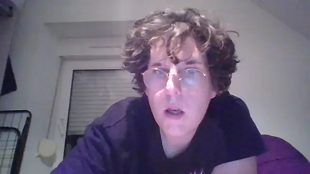 OIseauNoir88 online show from 04-05-26, 08:15