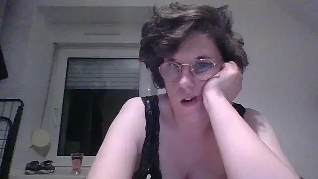 OIseauNoir88 online show from 04-15-26, 07:40