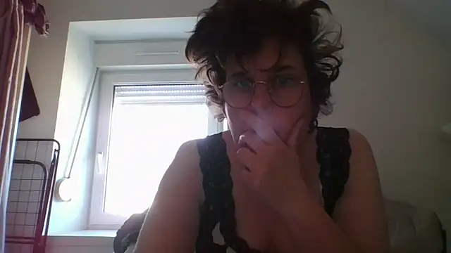 OIseauNoir88 online show from 03-25-26, 03:00