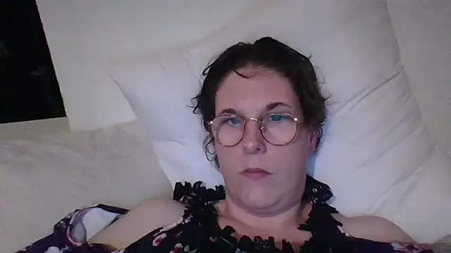 OIseauNoir88 online show from 04-21-26, 07:53