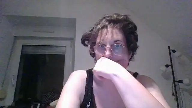 OIseauNoir88 online show from 04-20-26, 07:15