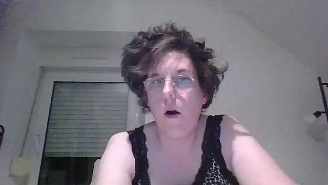 OIseauNoir88 online show from 04-08-26, 07:48