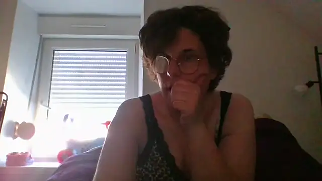 OIseauNoir88 online show from 04-07-26, 03:58