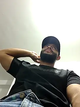 Snapshot of KLEYTON33 chatting on 02-04-26, 05:35 KLEYTON33 online show from 02-04-26, 05:35