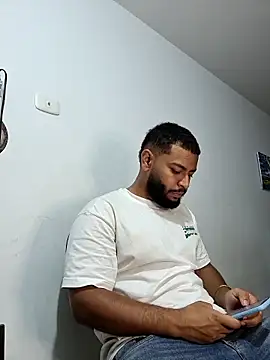 Snapshot of KLEYTON33 chatting on 03-03-26, 03:02 KLEYTON33 online show from 03-03-26, 03:02