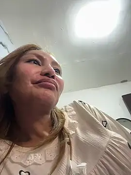 Snapshot of Rhieanne chatting on 04-07-26, 06:48 Rhieanne online show from 04-07-26, 06:48