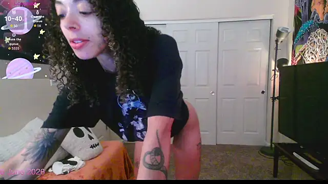 Snapshot of gunzinrose chatting on 06-06-26, 06:02 gunzinrose online show from 06-06-26, 06:02