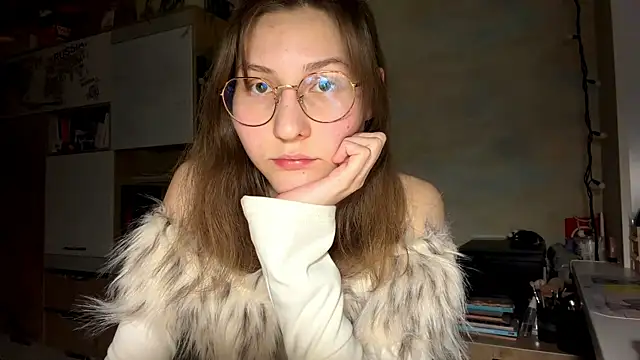 Snapshot of Miaaa_Moon chatting on 02-18-26, 04:58 Miaaa Moon online show from 02-18-26, 04:58