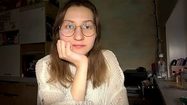 Snapshot of Miaaa_Moon chatting on 02-19-26, 04:15 Miaaa Moon online show from 02-19-26, 04:15