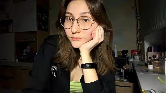 Snapshot of Miaaa_Moon chatting on 02-14-26, 04:18 Miaaa Moon online show from 02-14-26, 04:18