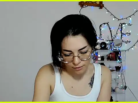 Snapshot of emacandy chatting on 02-25-26, 10:15 emacandy online show from 02-25-26, 10:15